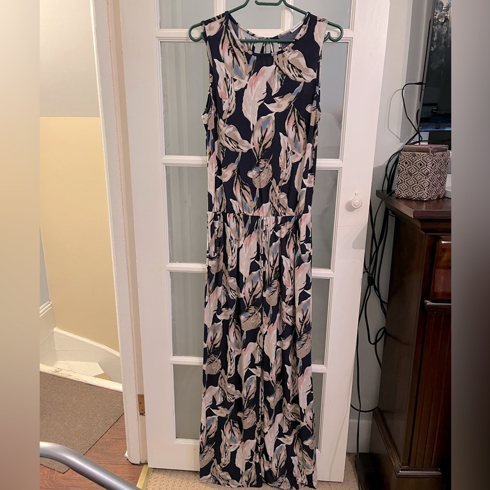 Sleeveless jumpsuit romper with pockets. Women’s size lg.